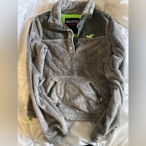 women's Hollister sweater
